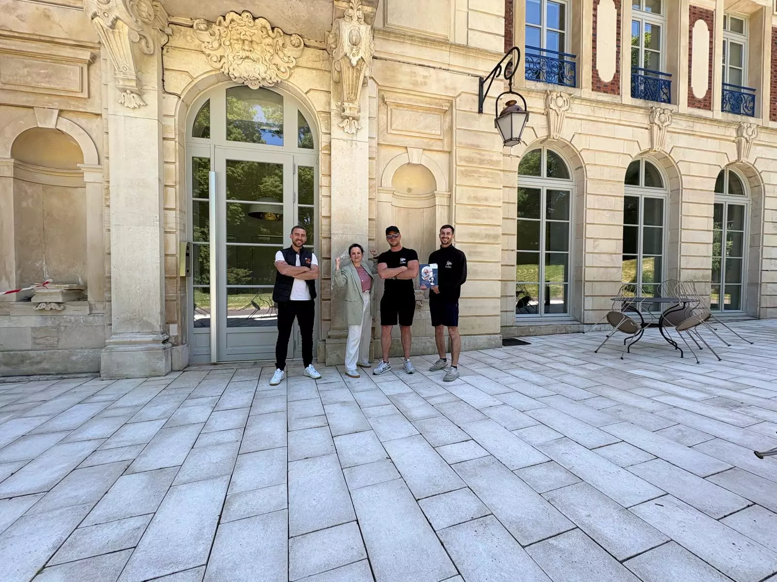 Trois déménageurs au Domaine de remicourt